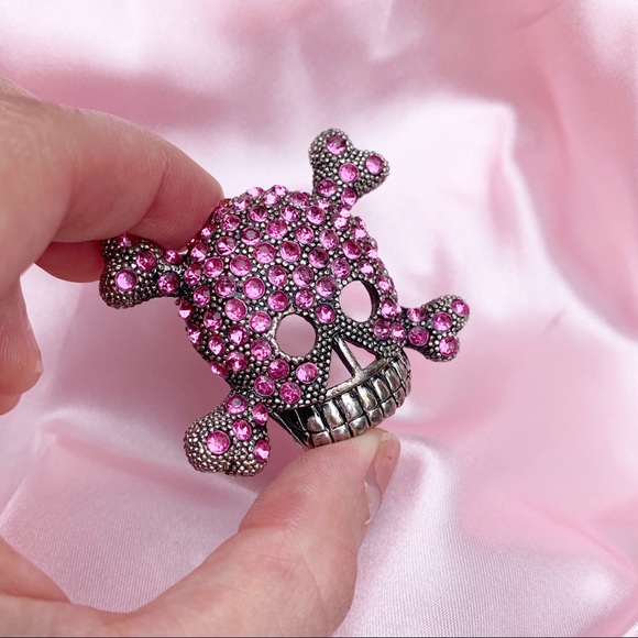 Pink rhinestones skull & crossbones broach - Picture 2 of 6
